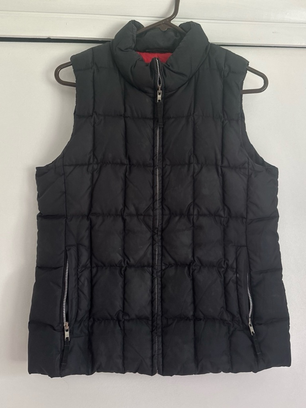 GAP Black Quilted Puffer Vest with Red Lining - Women